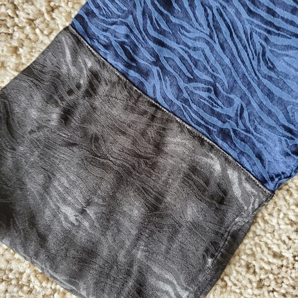 Victoria's secret zebra romper - Picture 4 of 6